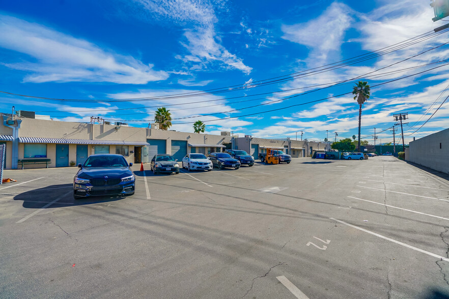 Primary Photo Of 10835-10845 Vanowen St, North Hollywood Warehouse For Lease