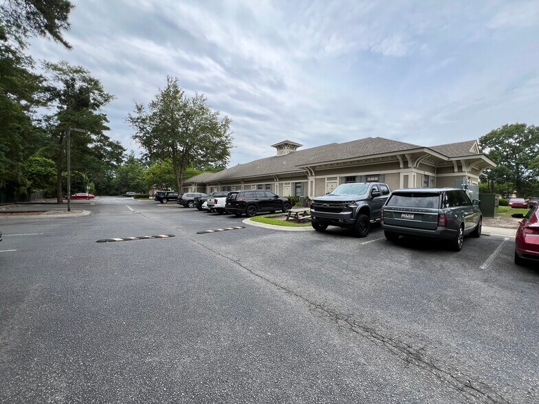 More Photos Of 14 Oak Forest Rd, Bluffton Medical For Lease