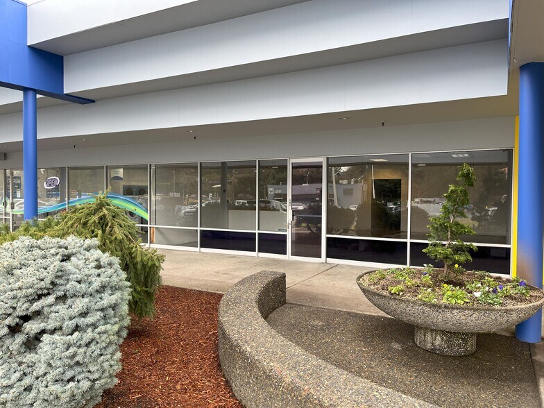 More Photos Of 18010-18094 SE McLoughlin Blvd, Milwaukie General Retail For Lease