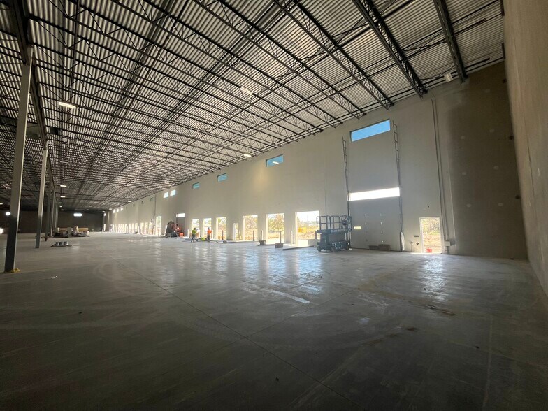 More Photos Of 2825 Riverside Pky, Grand Junction Warehouse For Lease