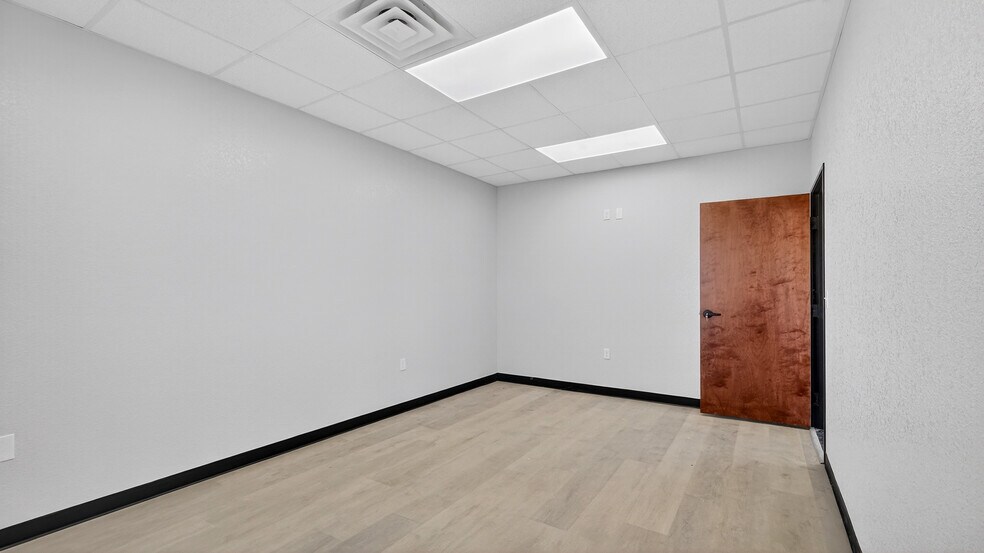 More Photos Of 16511 W Basin St, Odessa Industrial For Lease