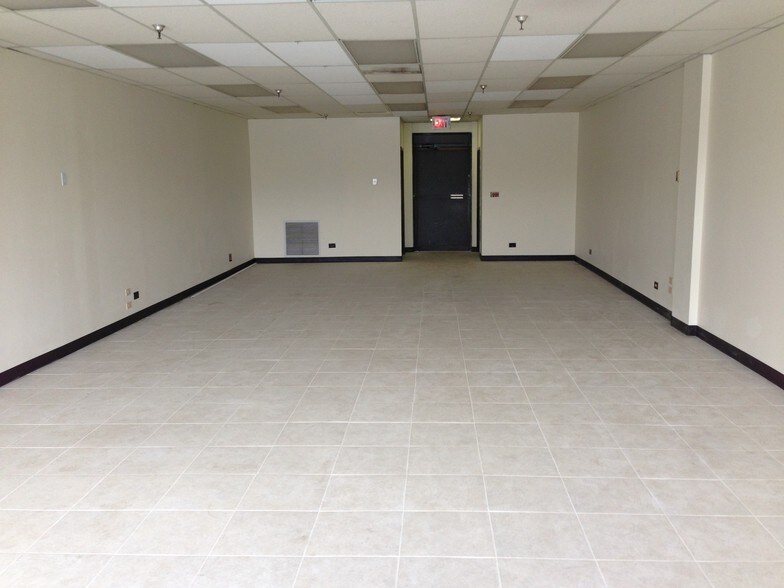 More Photos Of 473 W Northwest Hwy, Palatine Office Residential For Lease