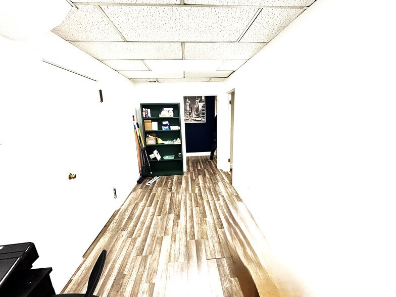 More Photos Of 220 Old Country Rd, Mineola Office For Lease