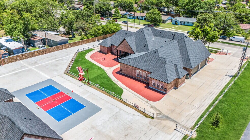 More Photos Of 703 E Oates Rd, Garland Unknown For Lease