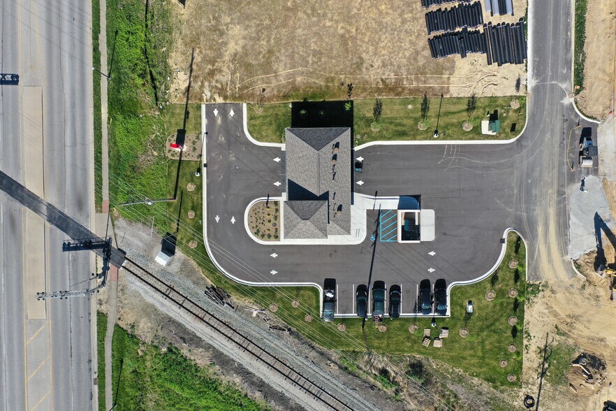 More Photos Of 1771 Veterans Pky, Jeffersonville General Retail For Sale