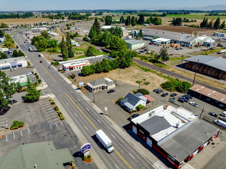 More Photos Of 1350 Ivy St, Junction City Office For Sale