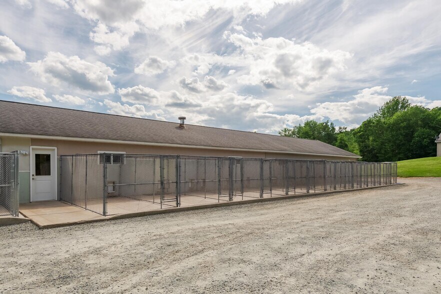 More Photos Of 175 Decoverly Lane, Falls Specialty For Sale