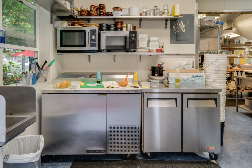 More Photos Of 729 NE 3rd St, Mcminnville Restaurant For Sale