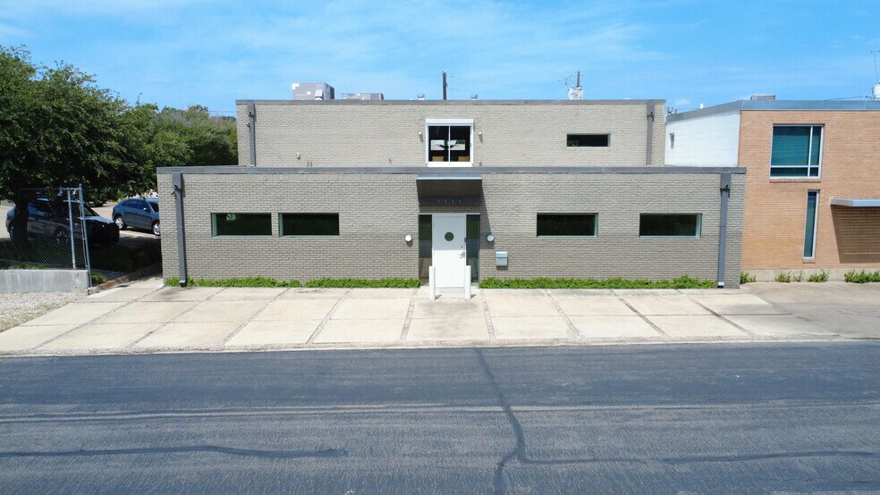 Primary Photo Of 1111 Lagoon Dr, Dallas Office For Sale