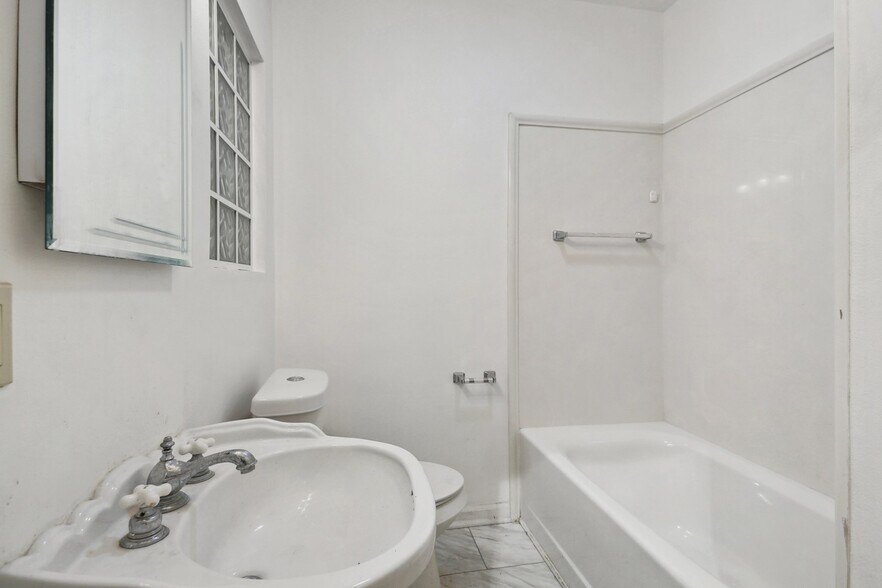 More Photos Of 235 Chartres St, New Orleans Storefront Retail Office For Sale