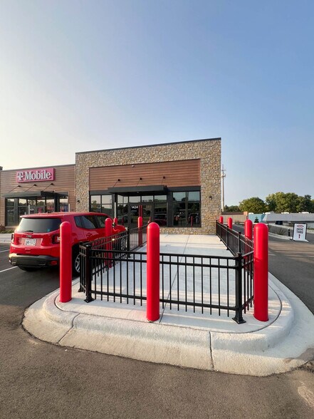 More Photos Of 1424-1432 US Highway 51, Stoughton Storefront For Lease