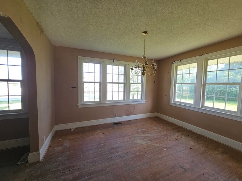 More Photos Of 1695 Mack Smith Rd, Rossville Showroom For Sale