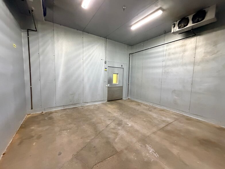 More Photos Of 3975 Landmark St, Culver City Warehouse For Lease