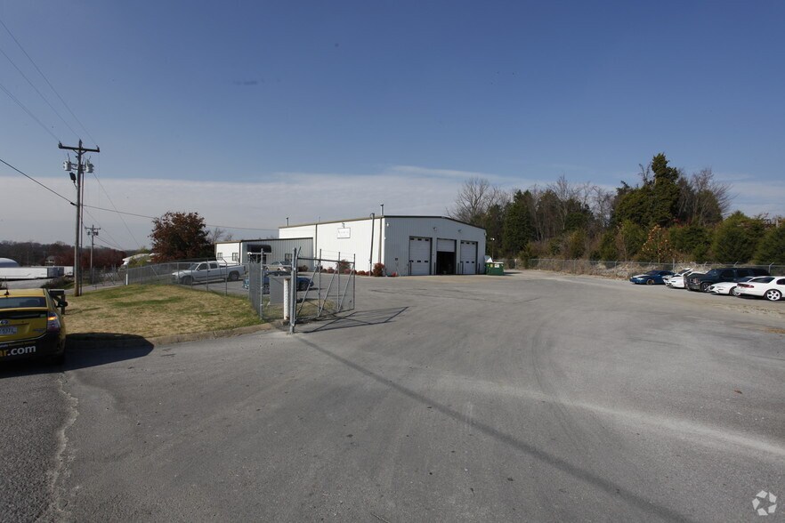 More Photos Of 225 Fiberglass Dr, Mount Juliet Warehouse For Lease
