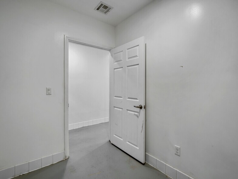 More Photos Of 232 E 2nd St, Los Angeles Apartments For Lease