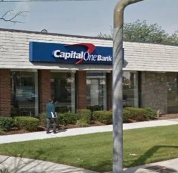 Primary Photo Of 115 Main St, East Rockaway Bank For Lease