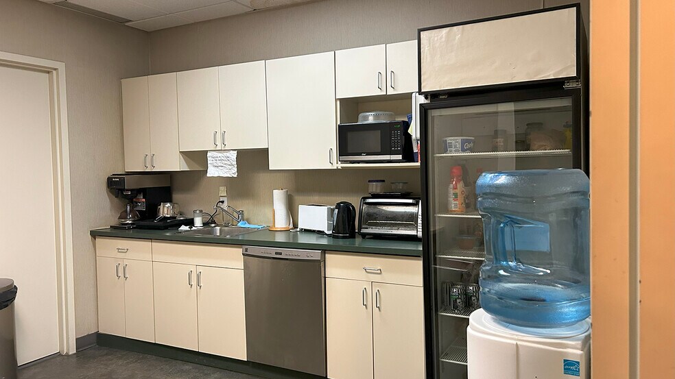 More Photos Of 65 Lowson Cres, Winnipeg Warehouse For Lease