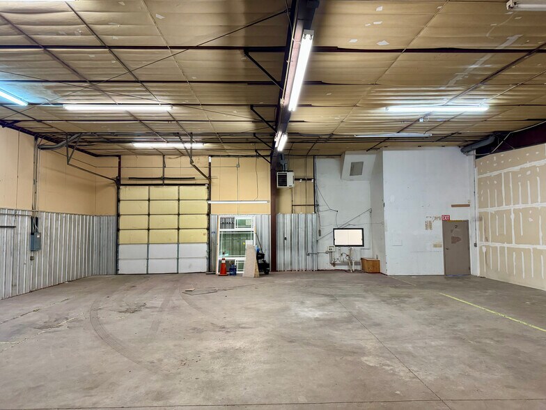 More Photos Of 125-155 Mount View Ln, Colorado Springs Distribution For Lease