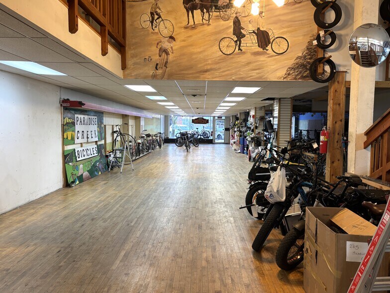 More Photos Of 513 S Main St, Moscow Storefront For Lease