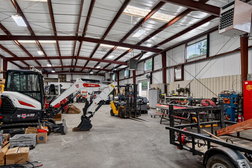 More Photos Of 211 Whitesville St, Lagrange Showroom For Sale