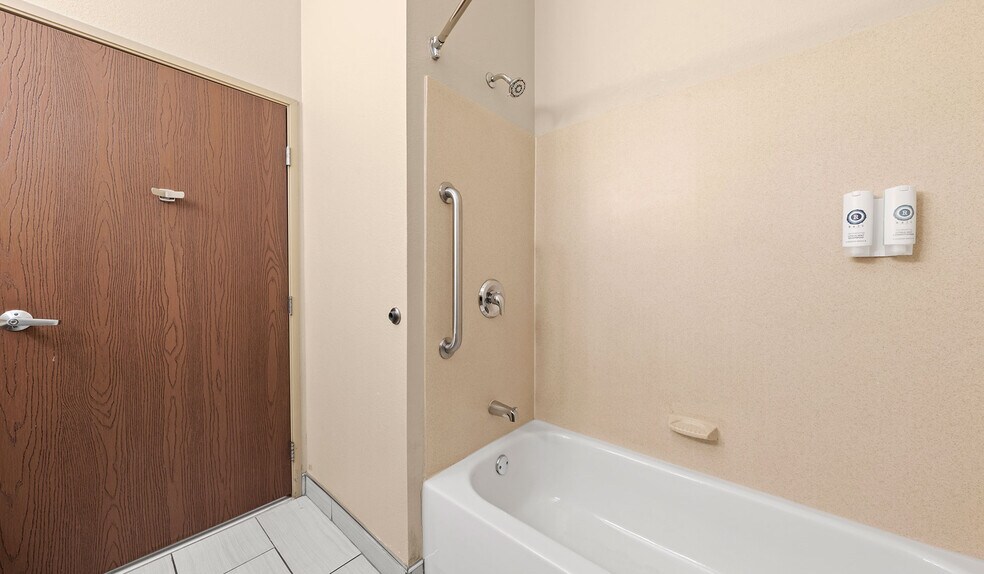 More Photos Of 1775 E Belvidere Rd, Grayslake Hotel For Sale