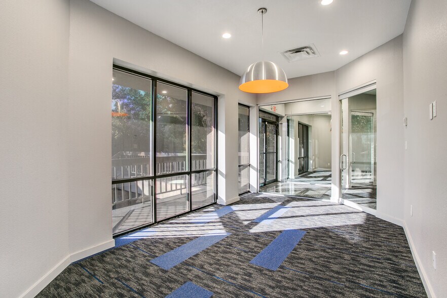 More Photos Of 2650 Valley View Ln, Farmers Branch Office For Sale