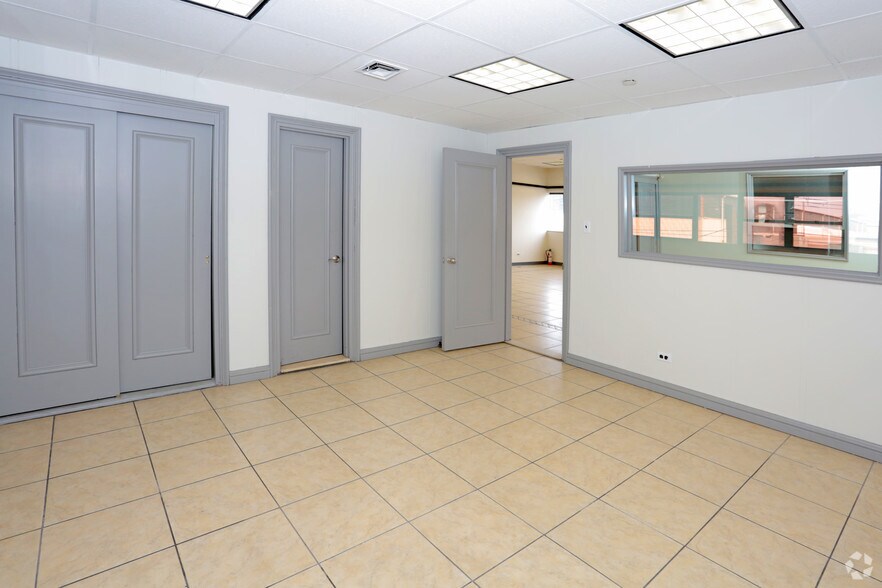 More Photos Of 5700 49th St, Maspeth Warehouse For Lease