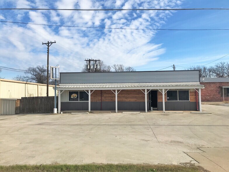 More Photos Of 412 FM 718, Newark Restaurant For Lease
