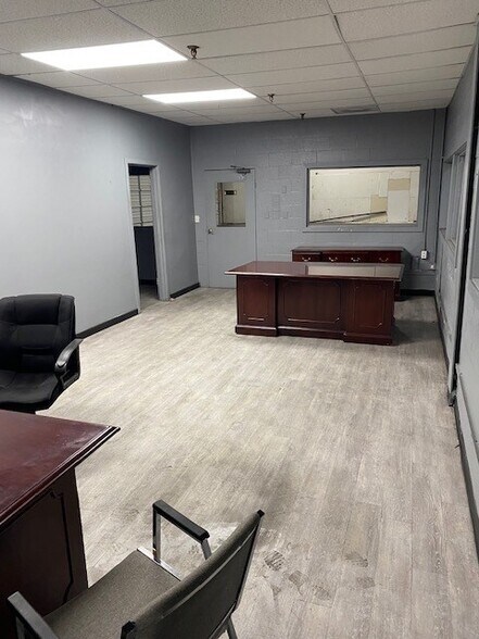 More Photos Of 615 W Wilshire Blvd, Oklahoma City Warehouse For Sale