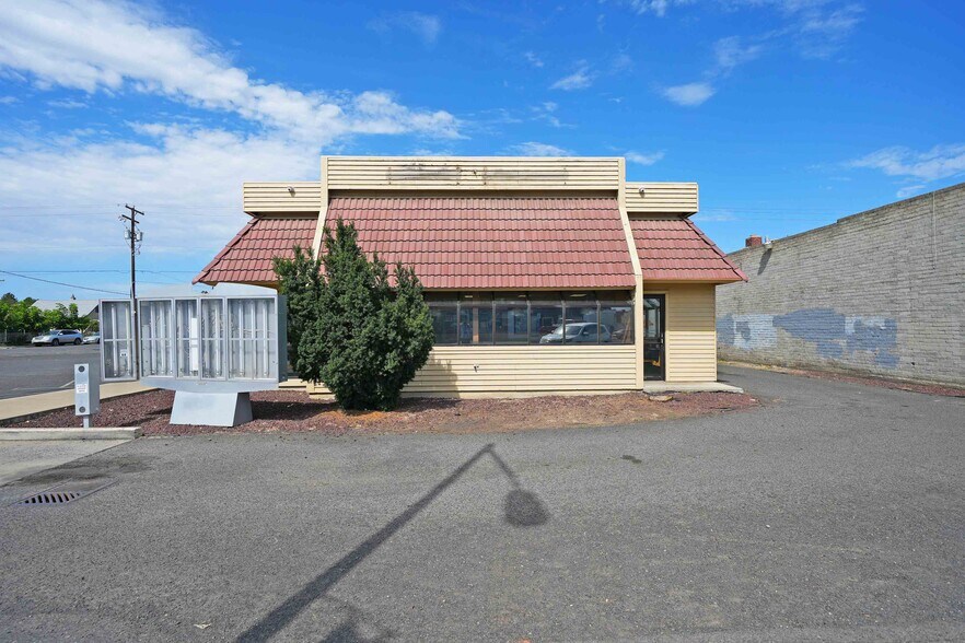 More Photos Of 318 S Wapato Ave, Wapato General Retail For Sale