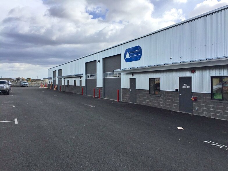 More Photos Of 688 SW Veterans Way, Redmond Warehouse For Lease