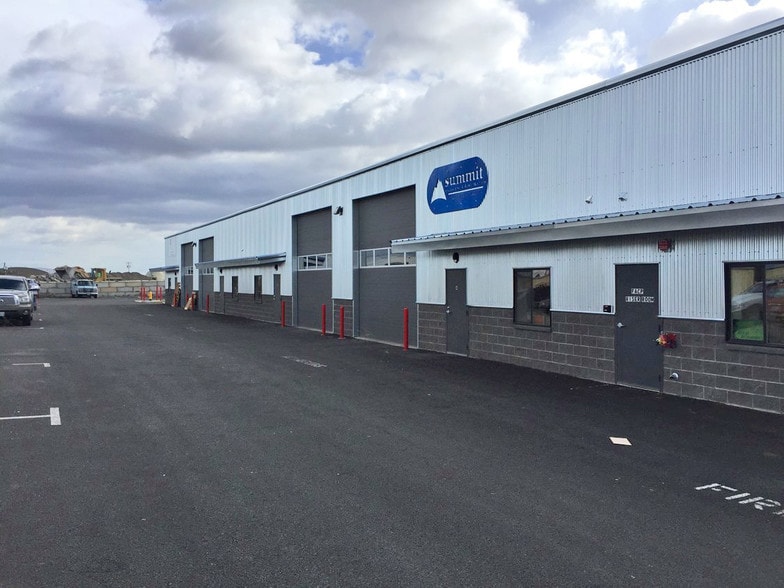 More Photos Of 688 SW Veterans Way, Redmond Warehouse For Lease
