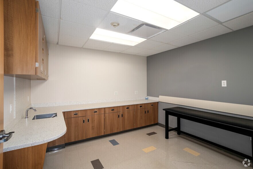 More Photos Of 8015-8021 Frankford Ave, Philadelphia Medical For Lease