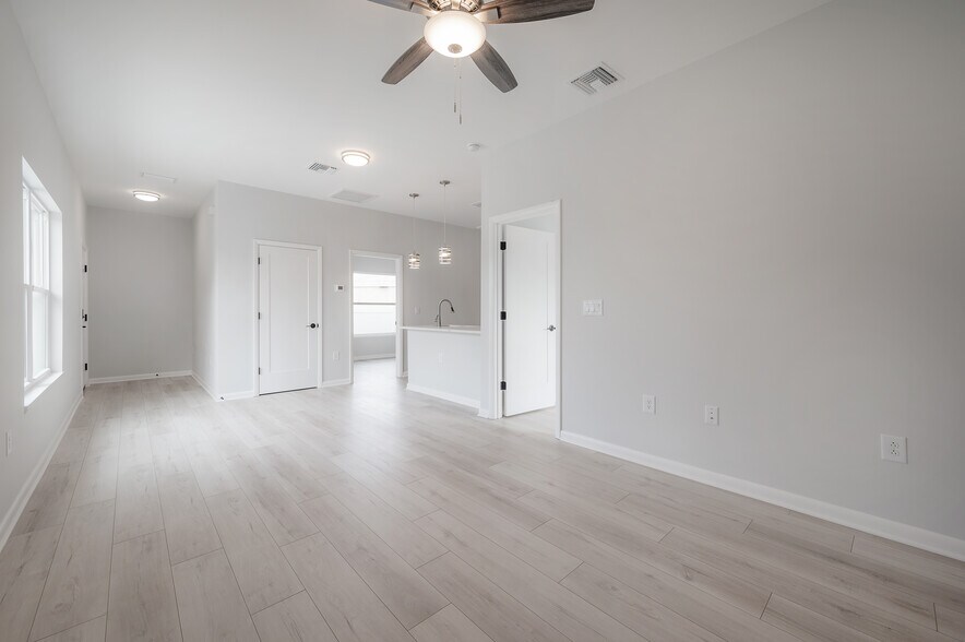 More Photos Of 3921 State St, Tampa Specialty For Sale