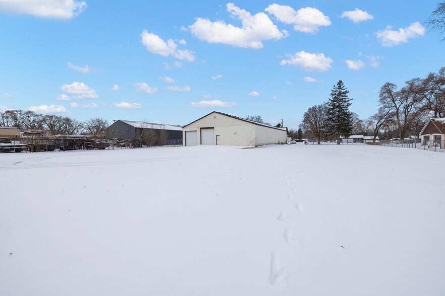 More Photos Of 21034 Chippendale Ave W, Farmington Industrial For Sale