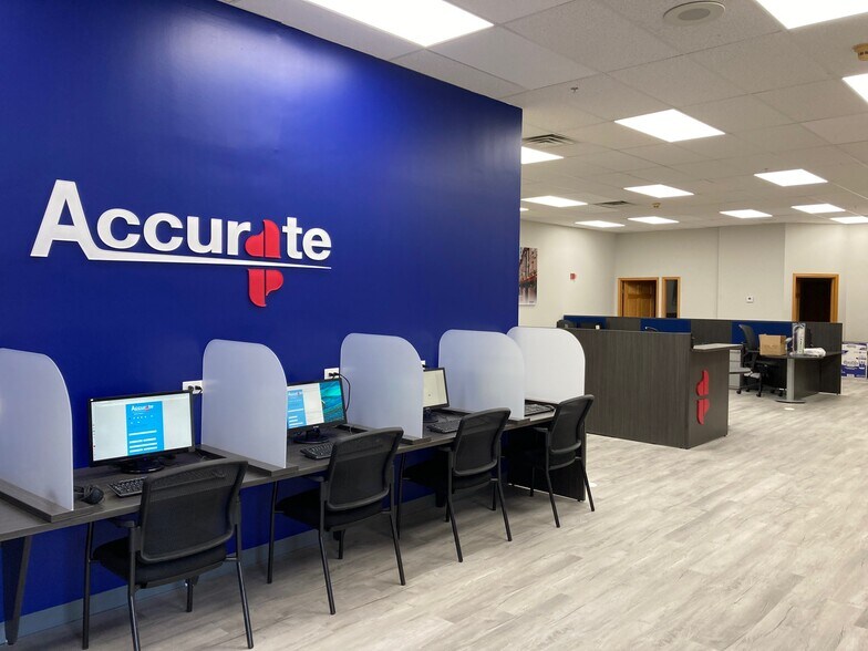 More Photos Of 7907 W Cermak Rd, North Riverside General Retail For Sale