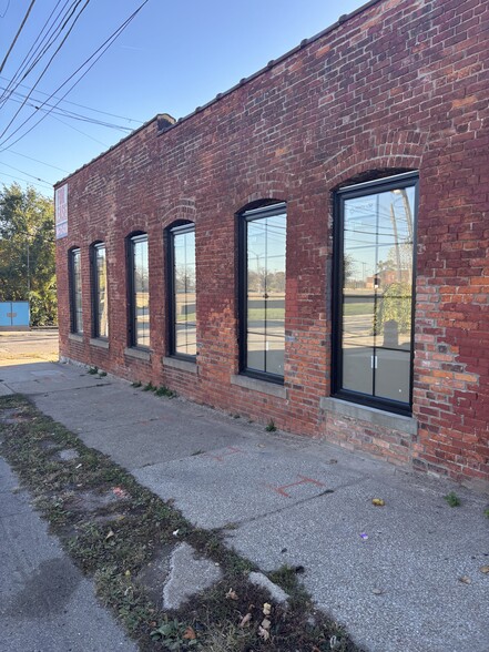 More Photos Of 277 Dubois St, Detroit General Retail For Lease