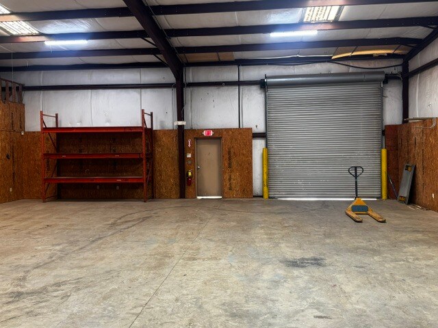 More Photos Of 107 Corporate Park East Dr, Lagrange Warehouse For Lease
