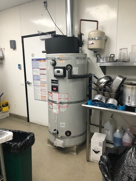 More Photos Of 3370-3400 S Bristol St, Santa Ana Freestanding For Lease