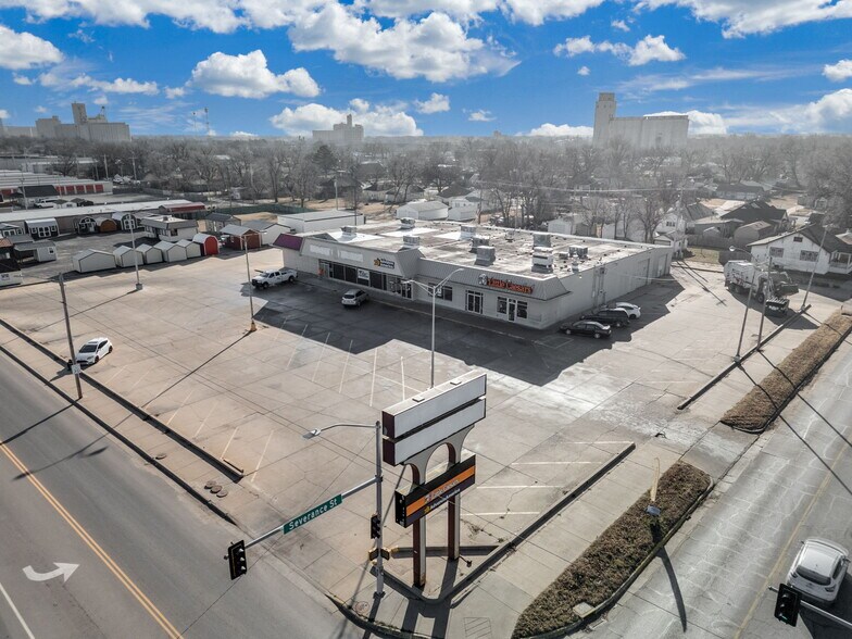 More Photos Of 921 E 4th Ave, Hutchinson General Retail For Lease