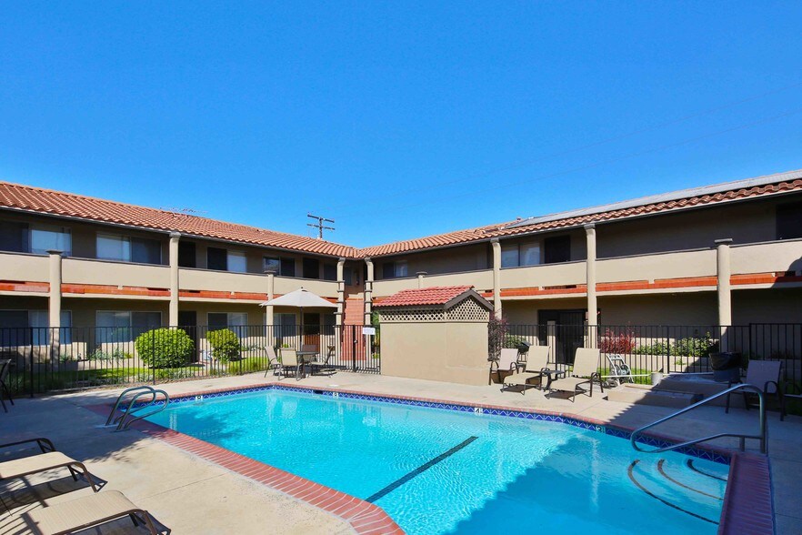 More Photos Of 1521 E Canfield Ln, Anaheim Apartments For Sale