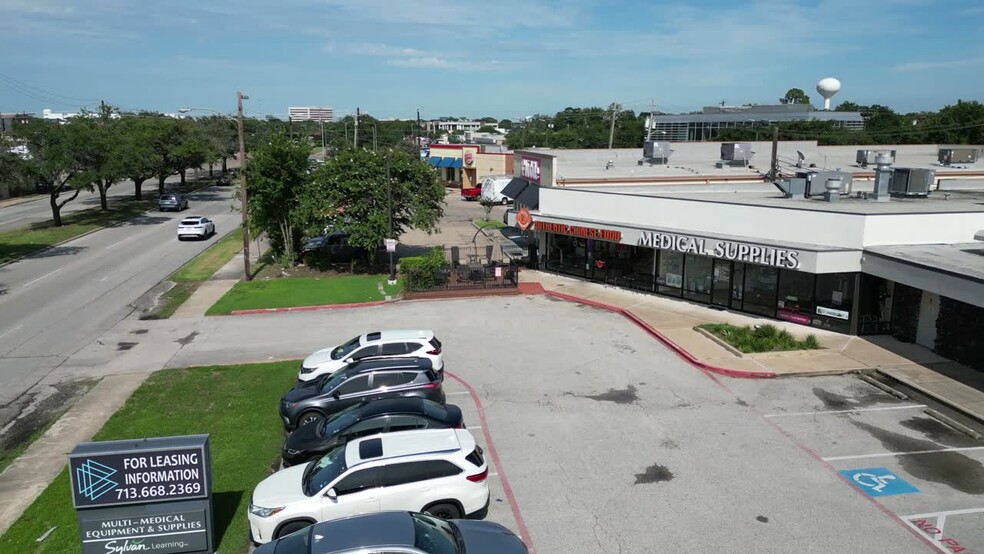 Primary Photo Of 5313 Bellaire Blvd, Bellaire Bank For Lease