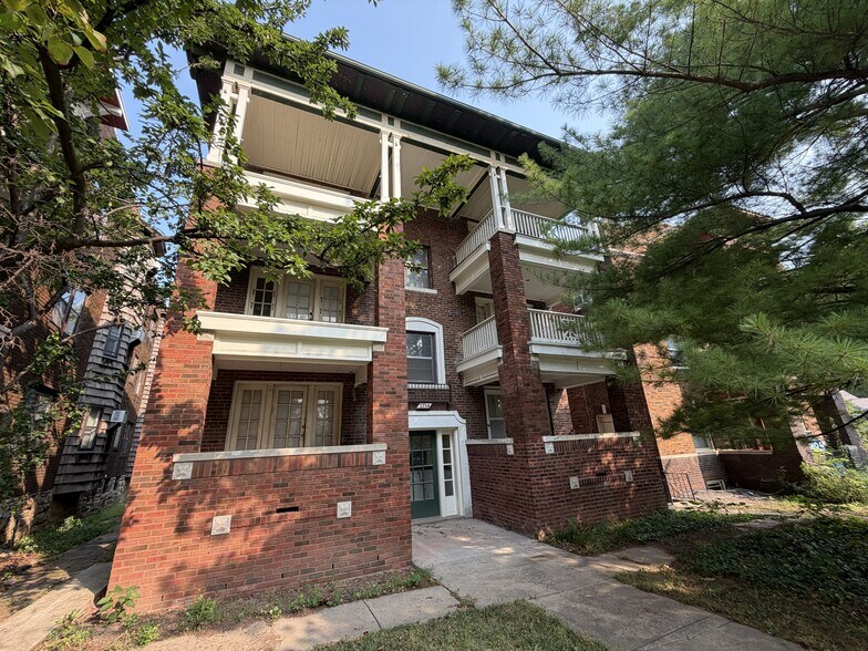 Primary Photo Of 2734 Charlotte St, Kansas City Apartments For Sale