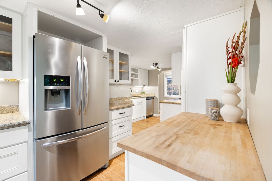 More Photos Of 1824 SW Greenway Cir, West Linn Specialty For Sale