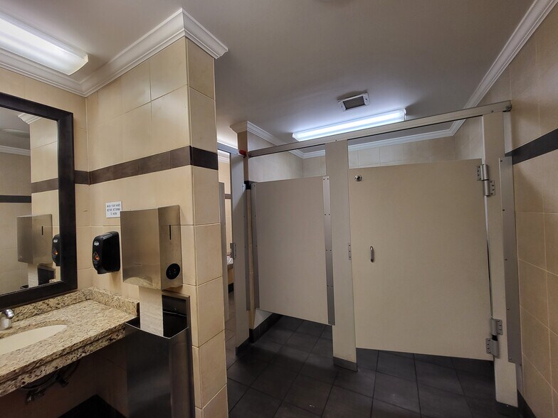 More Photos Of 3607 S Range Line Rd, Joplin Restaurant For Lease