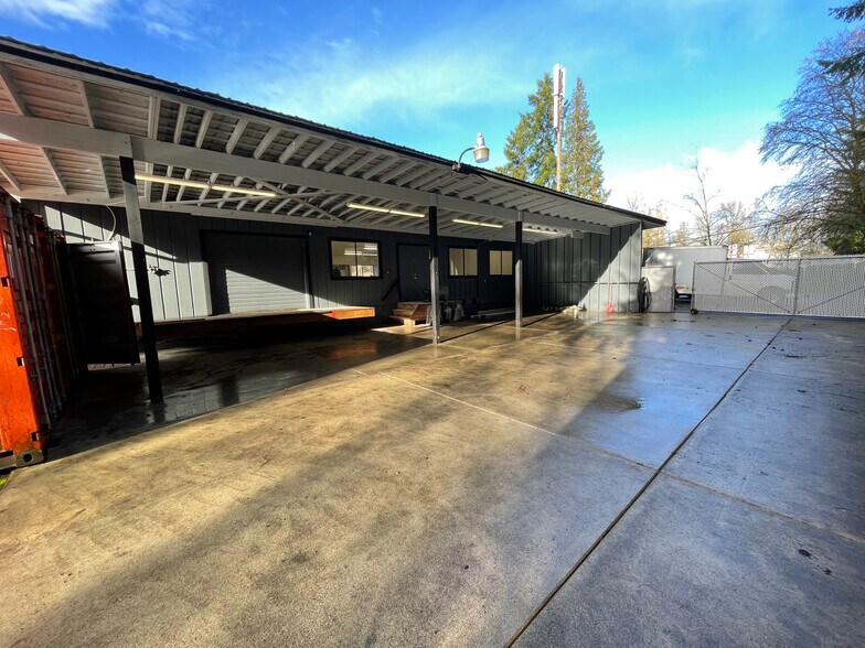 More Photos Of 1800 Richards Rd, Bellevue Warehouse For Sale