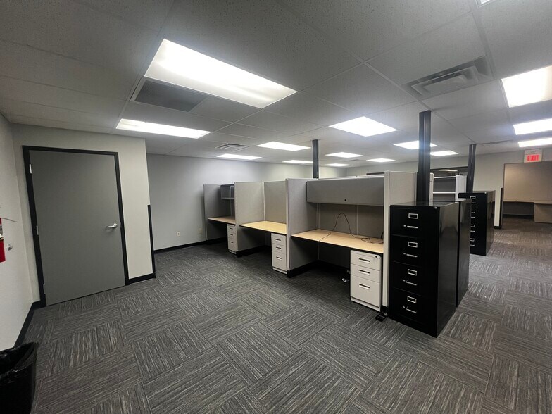 More Photos Of 7858 Industrial Pky, Plain City Warehouse For Lease