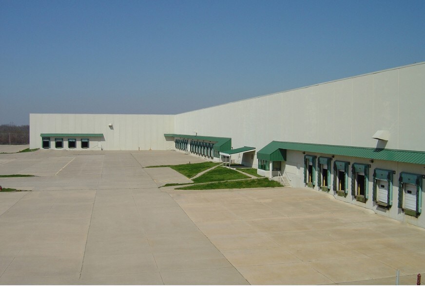 Primary Photo Of 1957 Route DD, Moberly Manufacturing For Lease