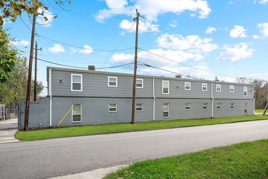 More Photos Of 6403 Sloan St, Houston Apartments For Sale