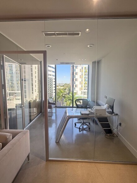 More Photos Of 2920-2950 NE 207th St, Aventura Unknown For Lease